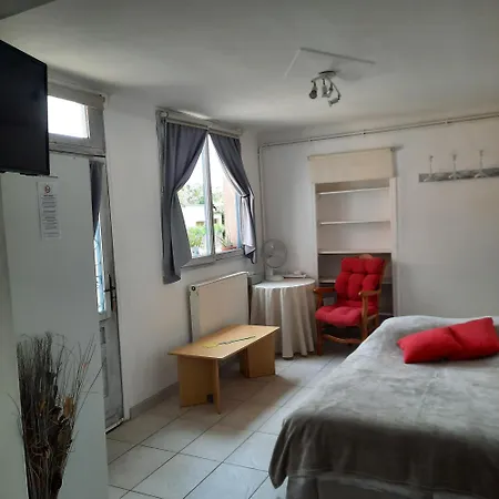 بيت للعطل A La Ferme Avec Piscine