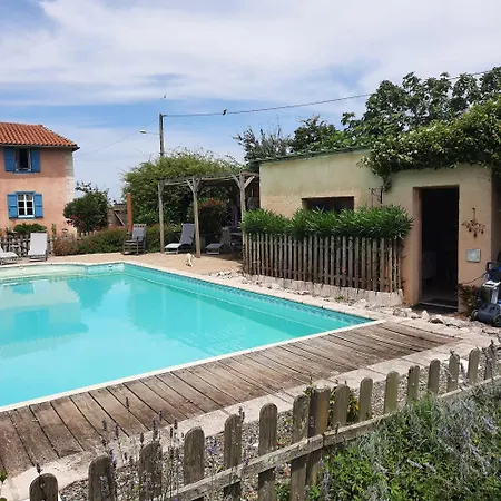 بيت للعطل A La Ferme Avec Piscine